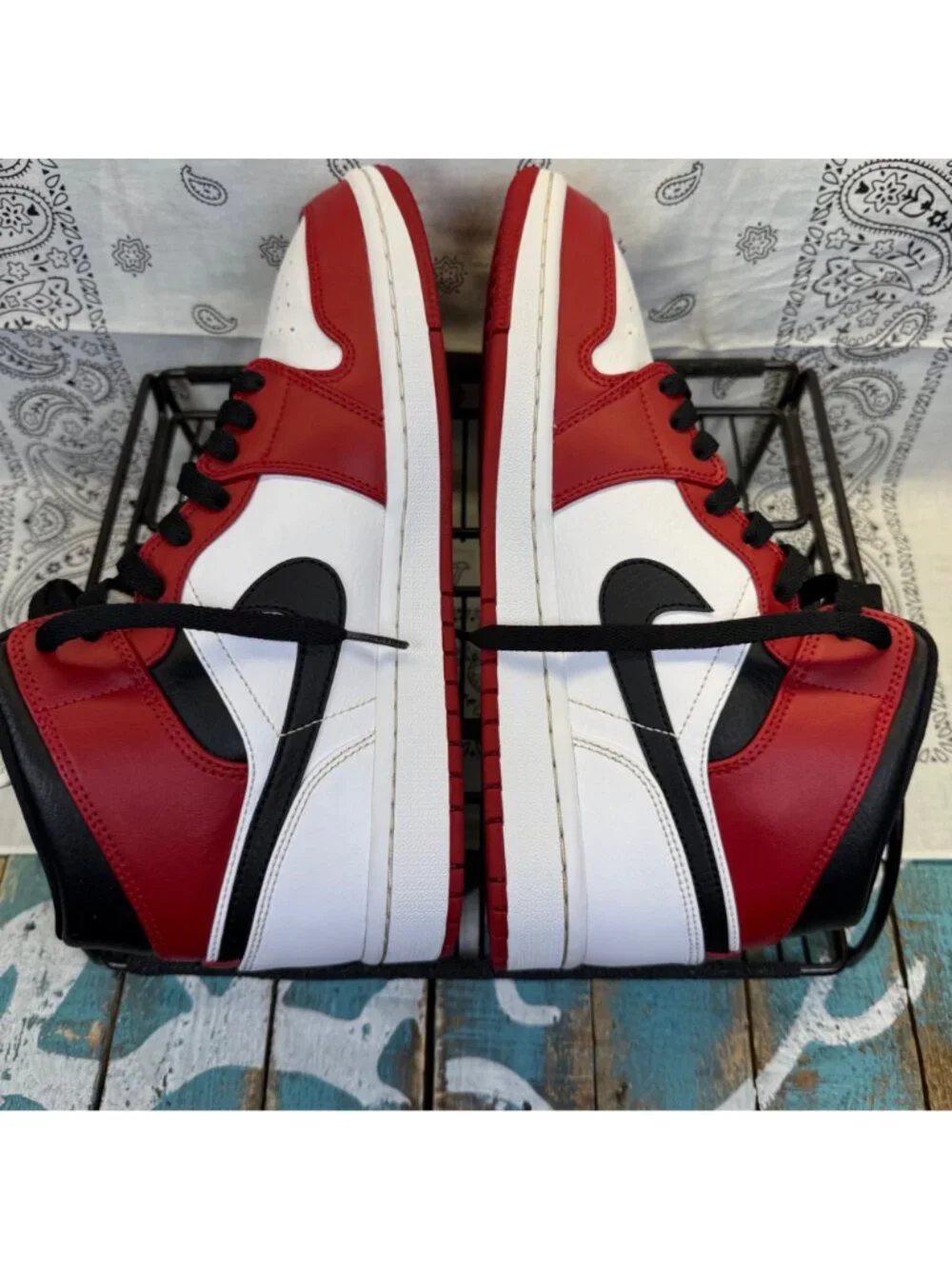 Nike Air Jordan 1 Mid Chicago White Gym Red Black 554724-173 Men’s Size 8 EUC